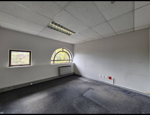 138M² OFFICE TO LET IN HYDE PARK